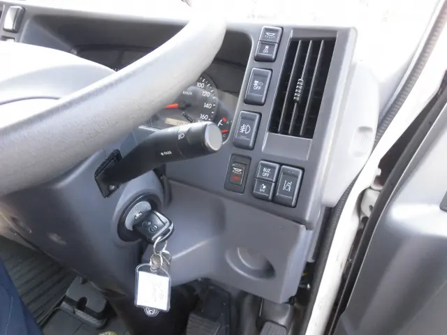 いすゞ エルフ 2RG-NLR88AN(2WD)の写真31
