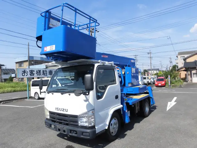 いすゞ エルフ BDG-NKR85N(2WD)の写真1
