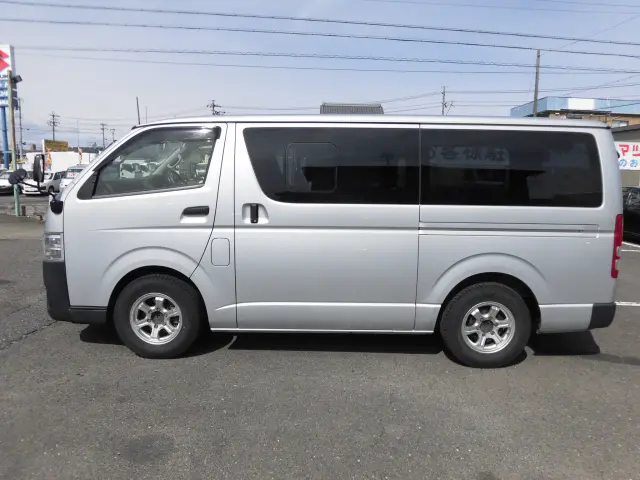 トヨタ ハイエースレジアス QDF-GDH201V(2WD)の写真6