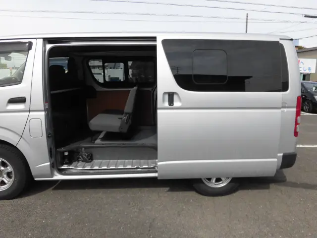 トヨタ ハイエースレジアス QDF-GDH201V(2WD)の写真15