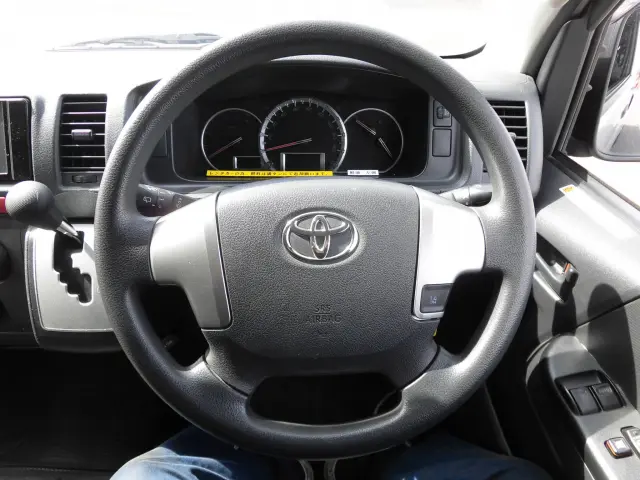 トヨタ ハイエースレジアス QDF-GDH201V(2WD)の写真20