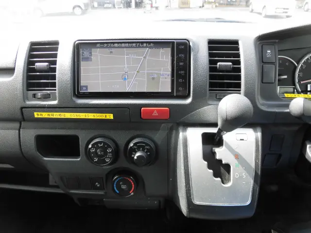 トヨタ ハイエースレジアス QDF-GDH201V(2WD)の写真21