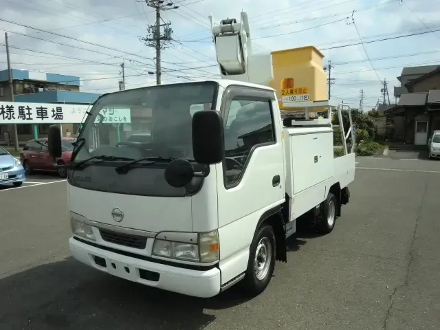 日産 アトラス KK-AHR69CV(2WD)の写真1