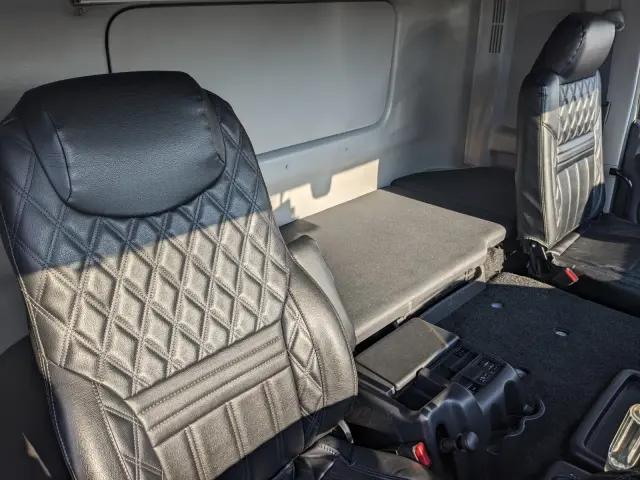 日野 プロフィア QKG-FW1EXEJ(8x4)の写真39