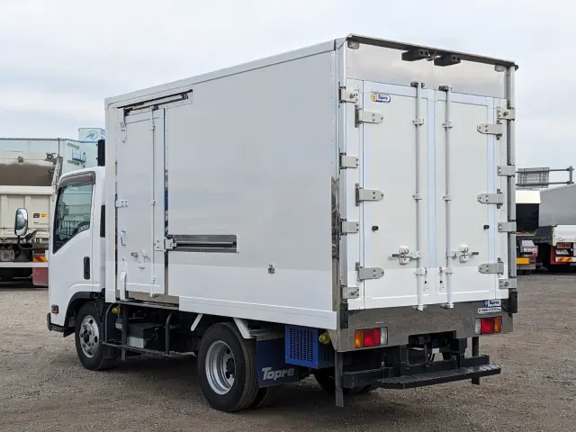 いすゞ エルフ 2RG-NMR88AN(2WD)の写真4