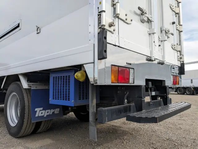 いすゞ エルフ 2RG-NMR88AN(2WD)の写真8