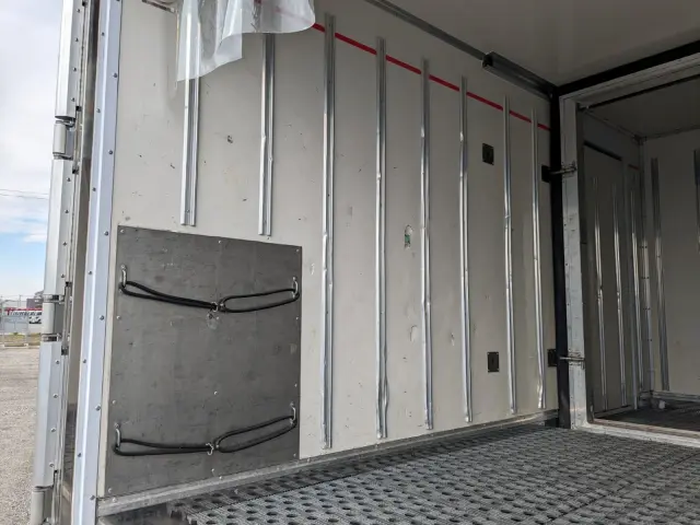 いすゞ エルフ 2RG-NMR88AN(2WD)の写真17