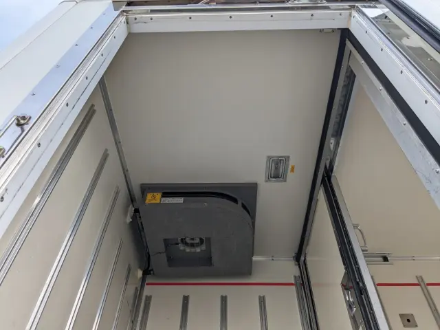 いすゞ エルフ 2RG-NMR88AN(2WD)の写真19