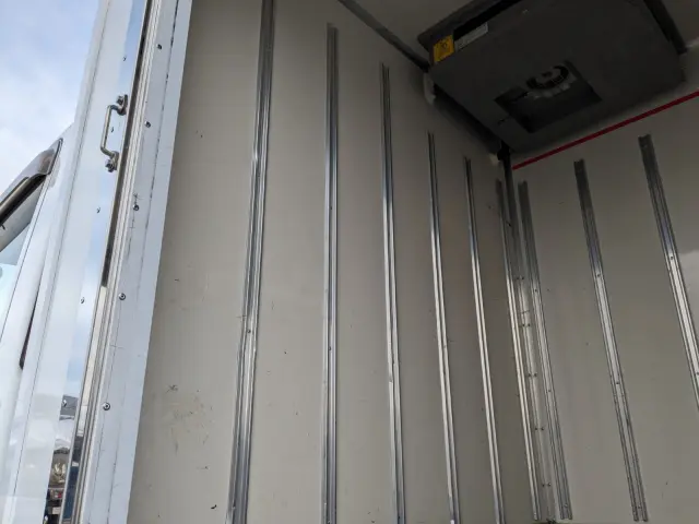 いすゞ エルフ 2RG-NMR88AN(2WD)の写真21