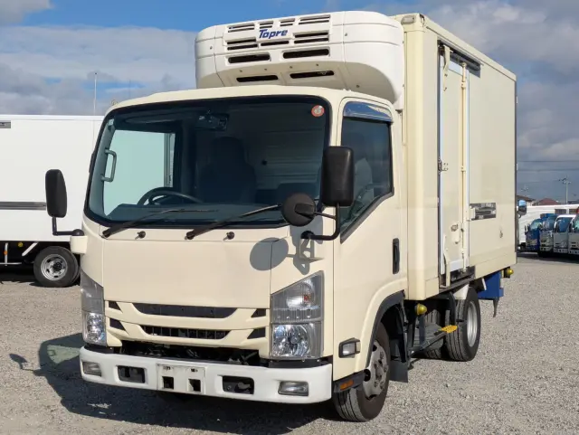 いすゞ エルフ TRG-NLR85AN(2WD)の写真1