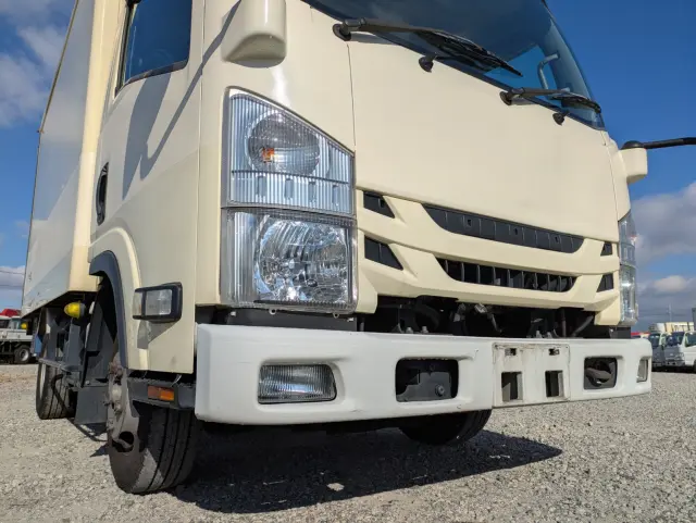 いすゞ エルフ TRG-NLR85AN(2WD)の写真4