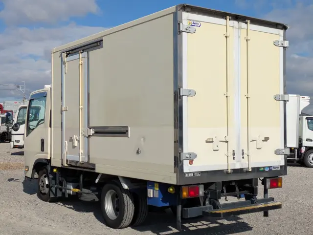 いすゞ エルフ TRG-NLR85AN(2WD)の写真6