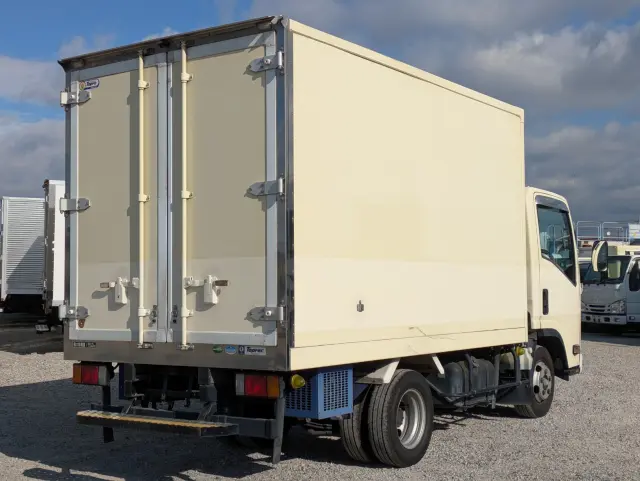 いすゞ エルフ TRG-NLR85AN(2WD)の写真8