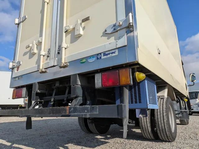 いすゞ エルフ TRG-NLR85AN(2WD)の写真9