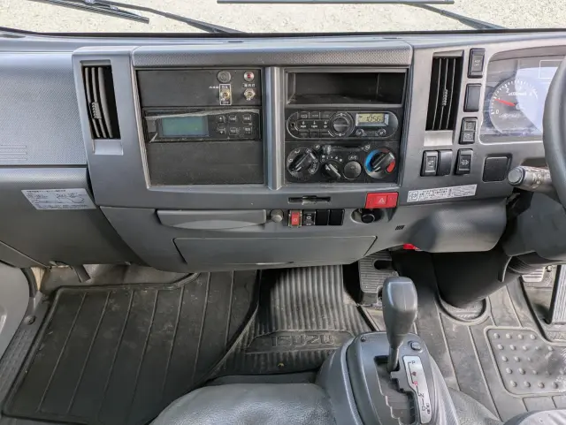 いすゞ エルフ TRG-NLR85AN(2WD)の写真38