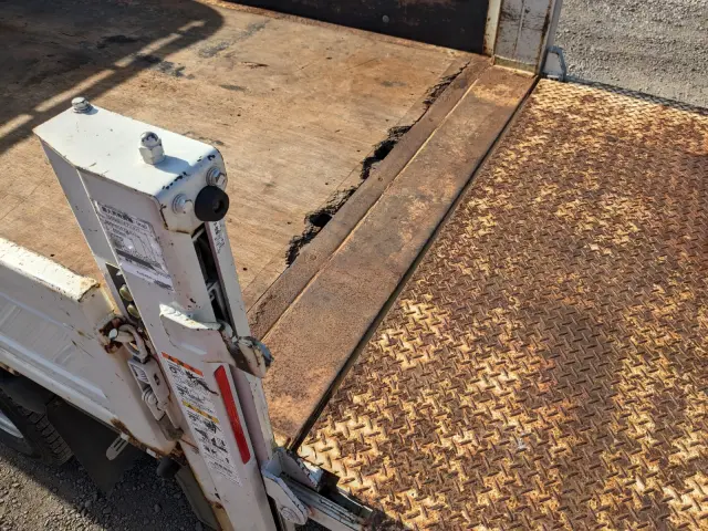 いすゞ エルフ 2RG-NJS88A(2WD)の写真13