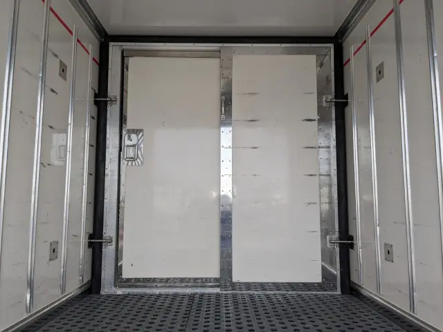 いすゞ エルフ TPG-NMR85AN(2WD)の写真15