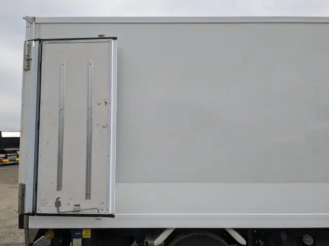 いすゞ エルフ TPG-NMR85AN(2WD)の写真29