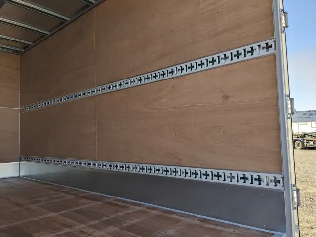 三菱 キャンター 2RG-FEAV0(2WD)の写真18