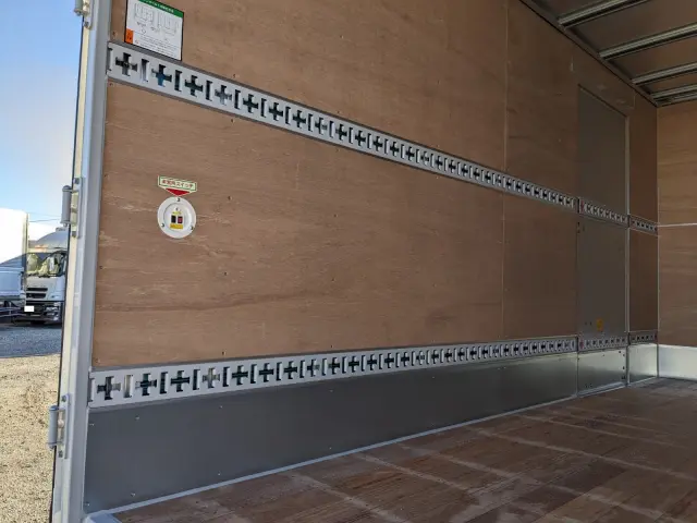 三菱 キャンター 2RG-FEAV0(2WD)の写真19