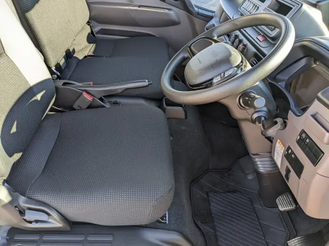 三菱 キャンター 2RG-FEAV0(2WD)の写真32