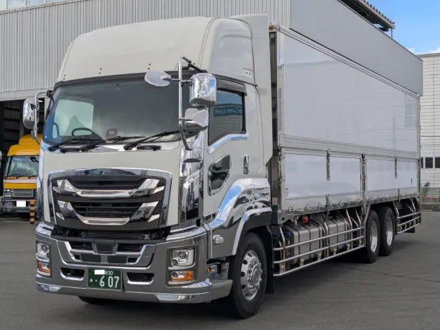 いすゞ ギガ 2PG-CYL77DA(6x2)の写真1