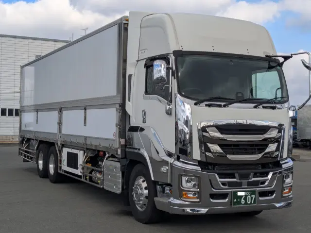 いすゞ ギガ 2PG-CYL77DA(6x2)の写真3