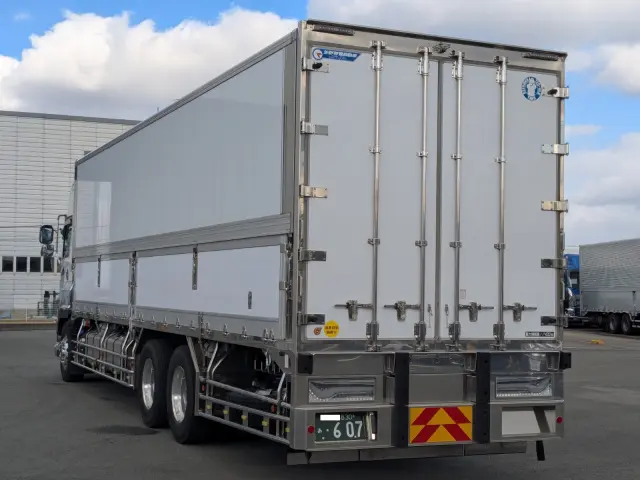 いすゞ ギガ 2PG-CYL77DA(6x2)の写真4