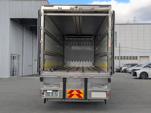 いすゞ ギガ 2PG-CYL77DA(6x2)の写真9