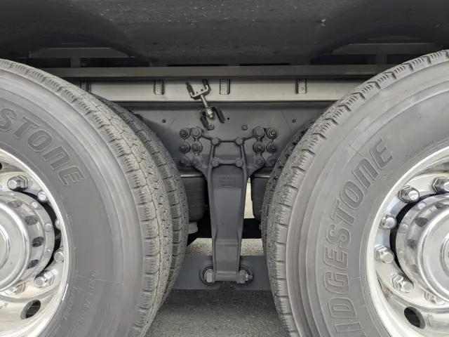 いすゞ ギガ 2PG-CYL77DA(6x2)の写真12