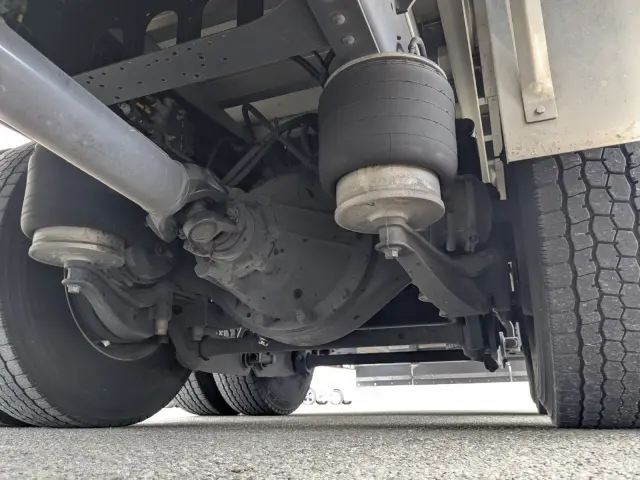 いすゞ ギガ 2PG-CYL77DA(6x2)の写真13