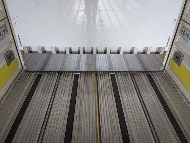 いすゞ ギガ 2PG-CYL77DA(6x2)の写真23