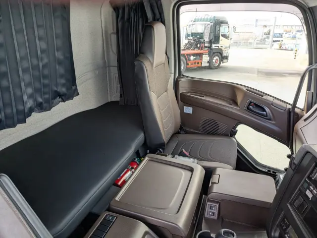 いすゞ ギガ 2PG-CYL77DA(6x2)の写真38