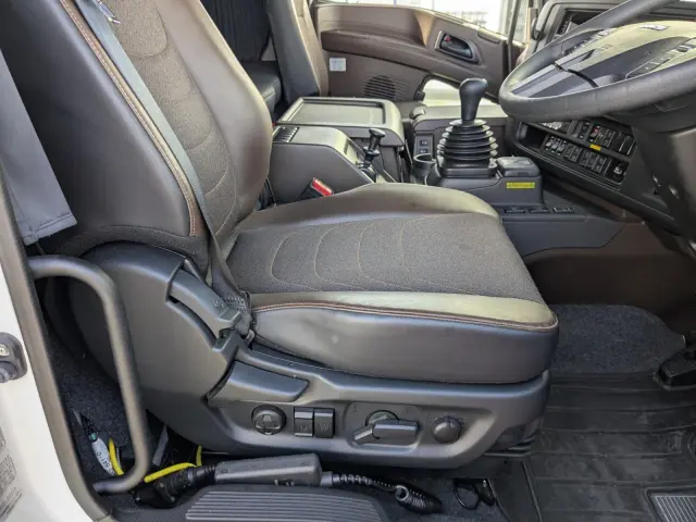 いすゞ ギガ 2PG-CYL77DA(6x2)の写真41