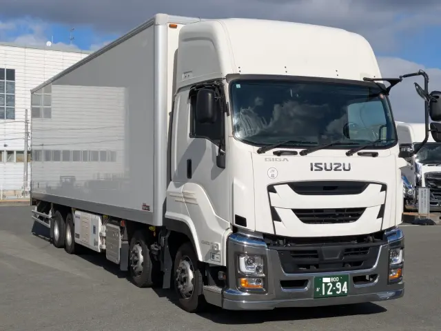 いすゞ ギガ 2PG-CYJ77C(8x4)の写真3