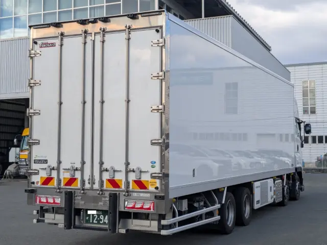 いすゞ ギガ 2PG-CYJ77C(8x4)の写真5