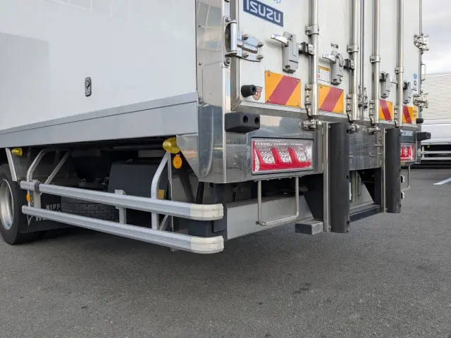 いすゞ ギガ 2PG-CYJ77C(8x4)の写真6