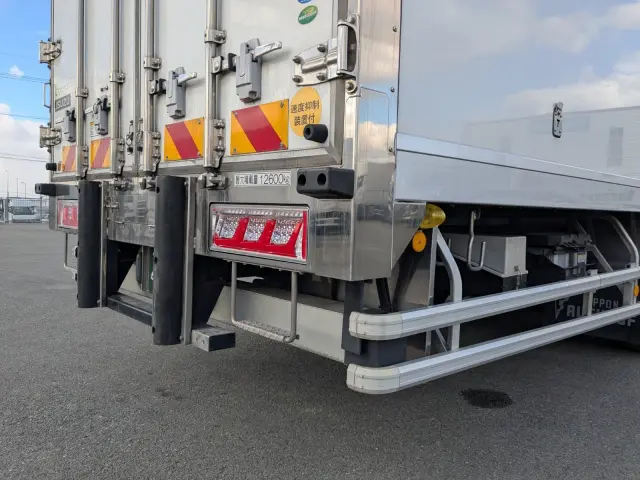 いすゞ ギガ 2PG-CYJ77C(8x4)の写真7