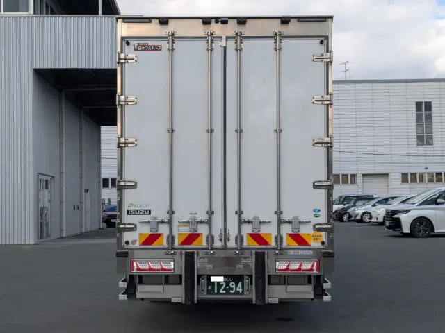 いすゞ ギガ 2PG-CYJ77C(8x4)の写真8