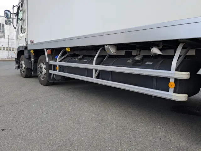 いすゞ ギガ 2PG-CYJ77C(8x4)の写真14