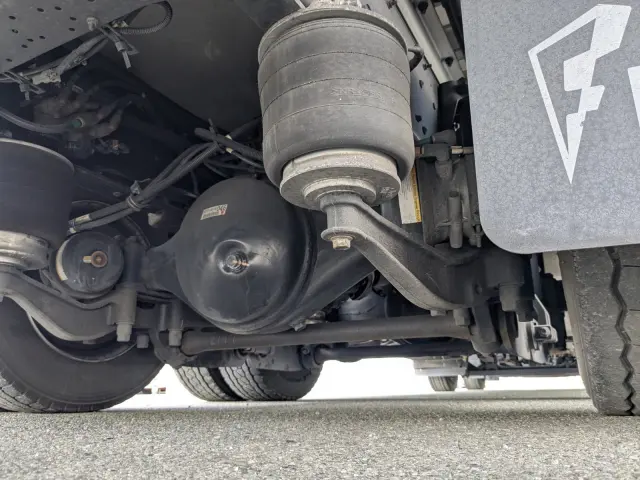 いすゞ ギガ 2PG-CYJ77C(8x4)の写真16