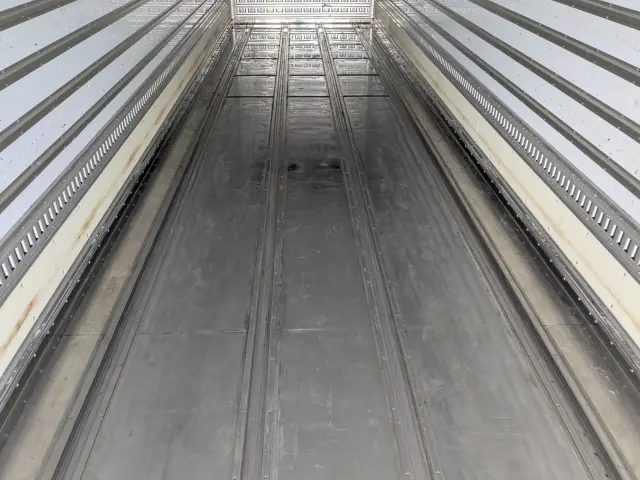 いすゞ ギガ 2PG-CYJ77C(8x4)の写真21