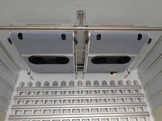 いすゞ ギガ 2PG-CYJ77C(8x4)の写真24