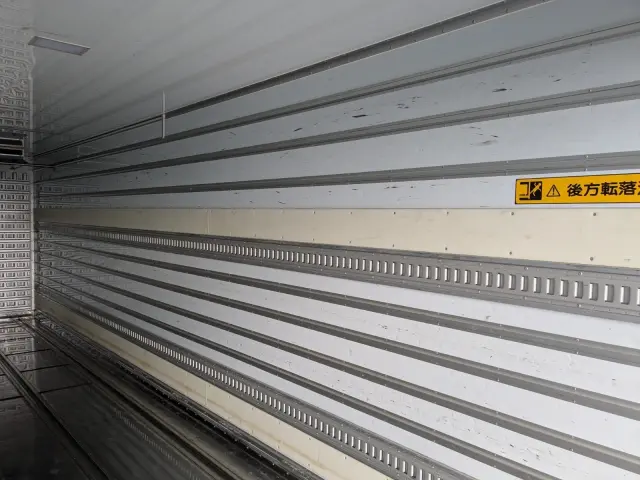 いすゞ ギガ 2PG-CYJ77C(8x4)の写真27