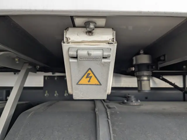 いすゞ ギガ 2PG-CYJ77C(8x4)の写真32