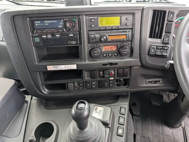 いすゞ ギガ 2PG-CYJ77C(8x4)の写真36