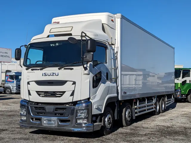 いすゞ ギガ 2PG-CYJ77C(8x4)の写真1