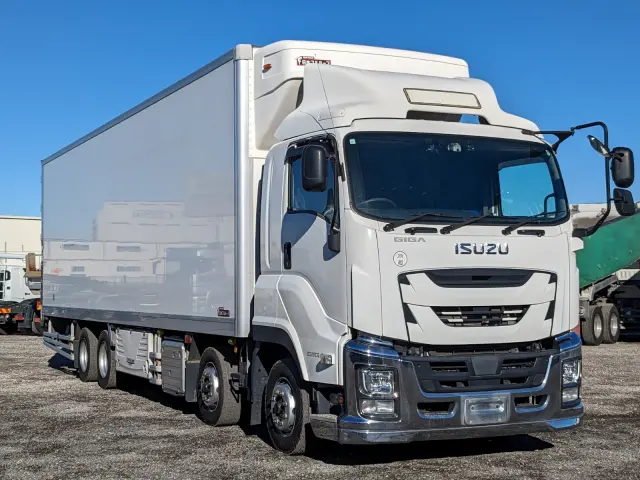 いすゞ ギガ 2PG-CYJ77C(8x4)の写真3