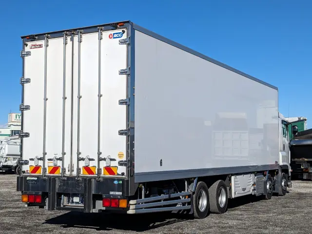 いすゞ ギガ 2PG-CYJ77C(8x4)の写真5