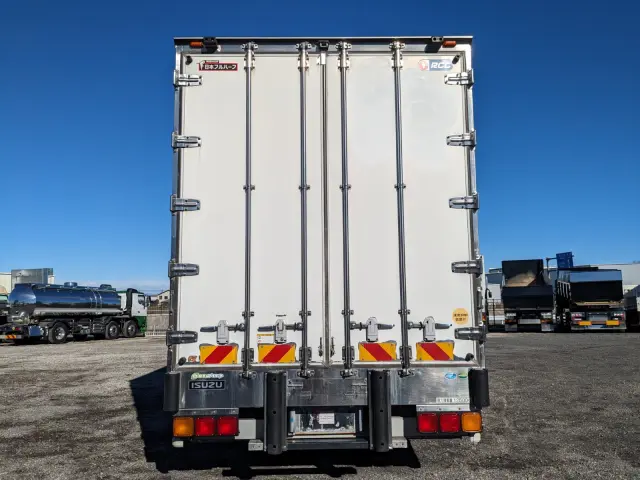 いすゞ ギガ 2PG-CYJ77C(8x4)の写真6